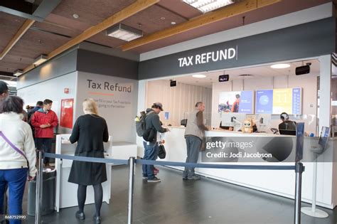 keflavik airport tax refund.